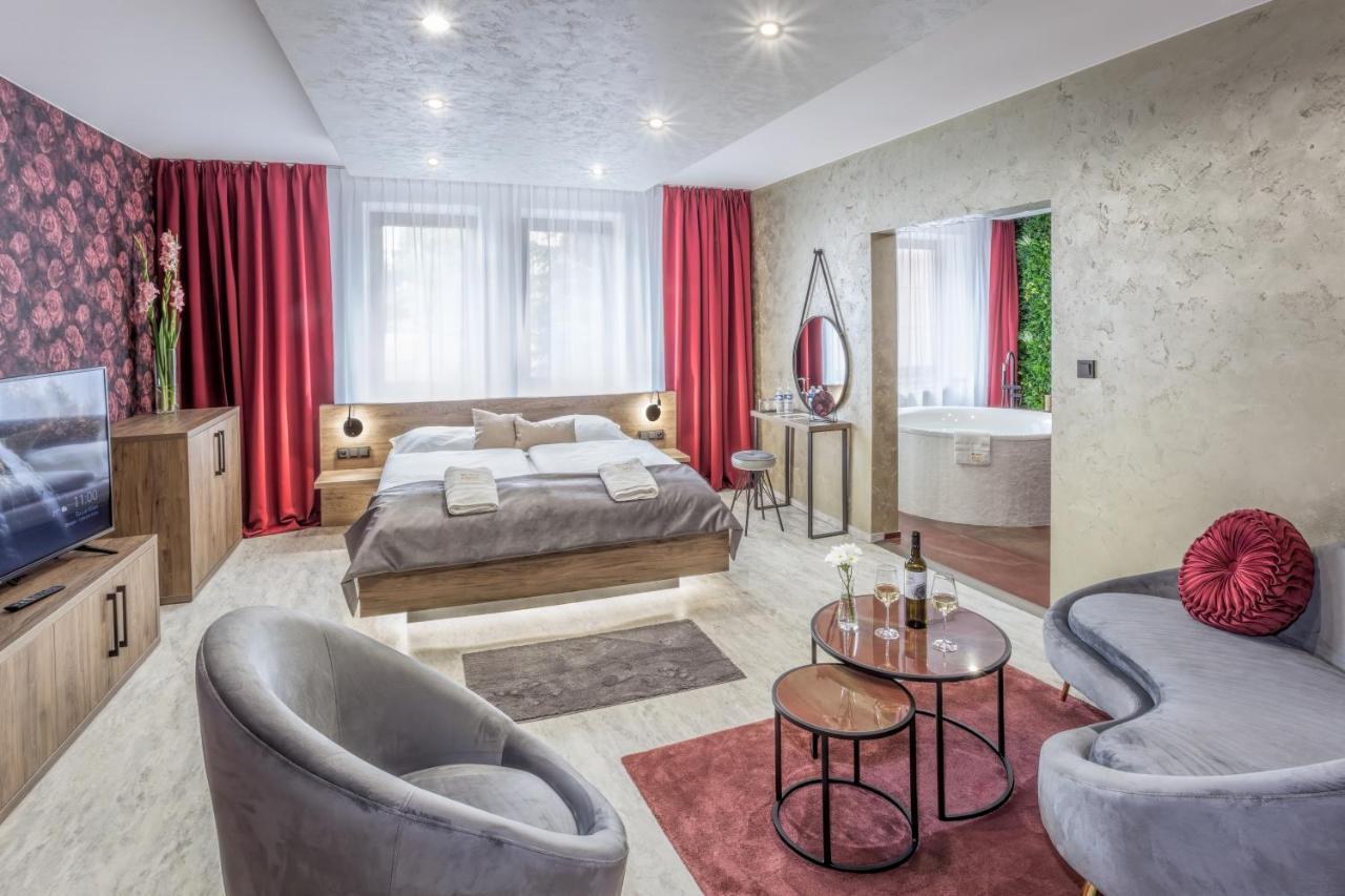 Hotel Beta Bzenec Exteriör bild