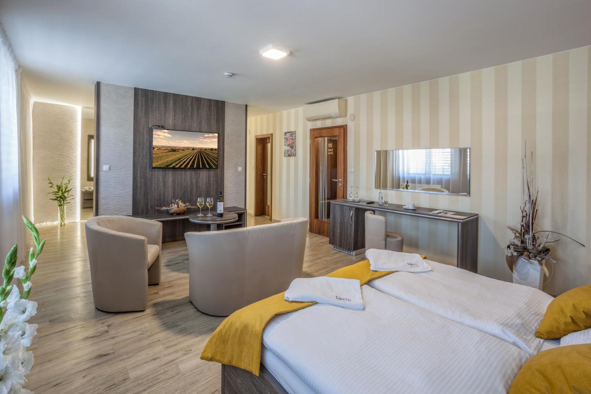 Hotel Beta Bzenec Exteriör bild