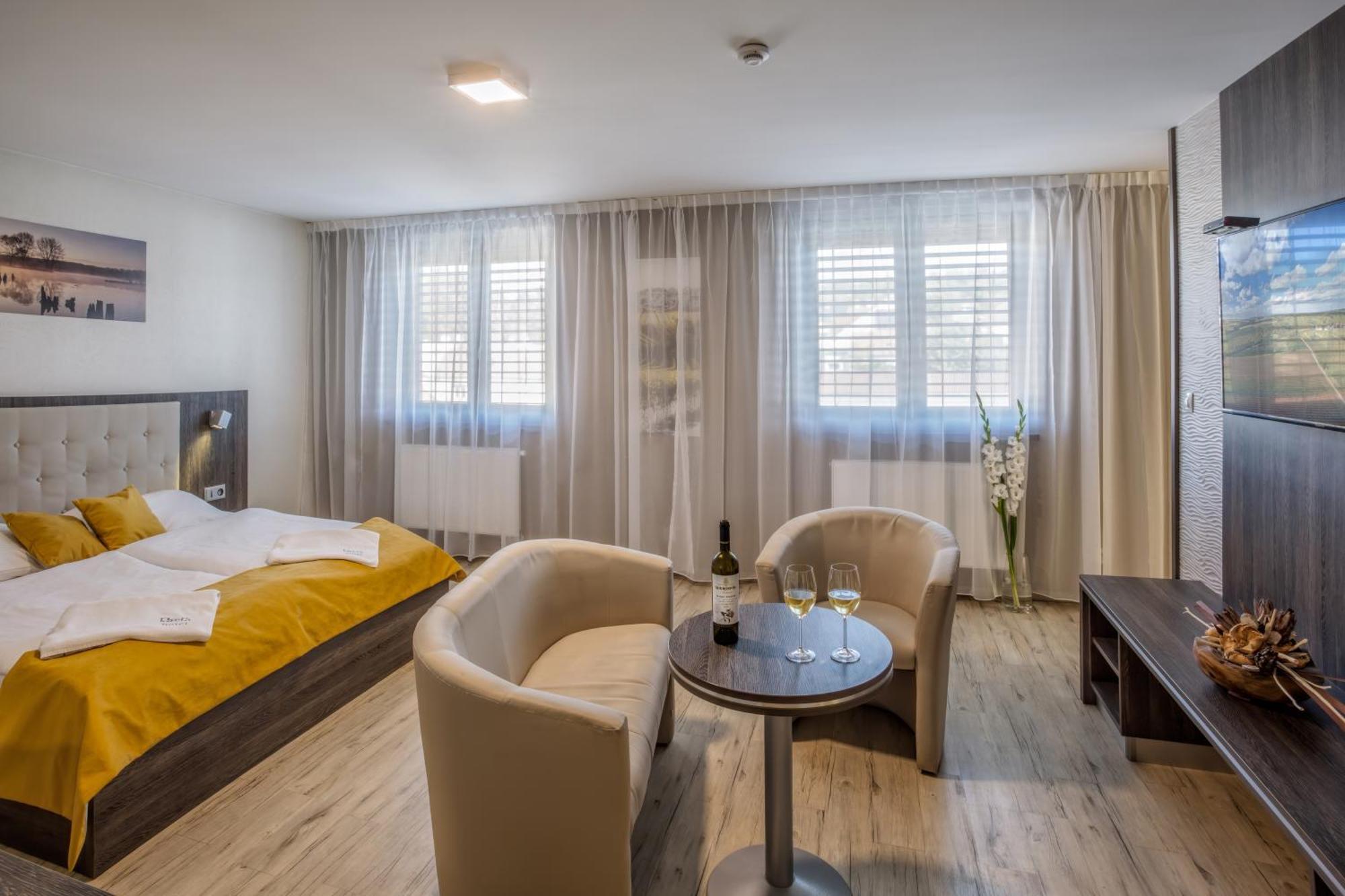 Hotel Beta Bzenec Exteriör bild